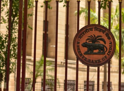 RBI Asks Banks, NBFCs To Stop Sharing Consumer Credit History With Fintech Cos