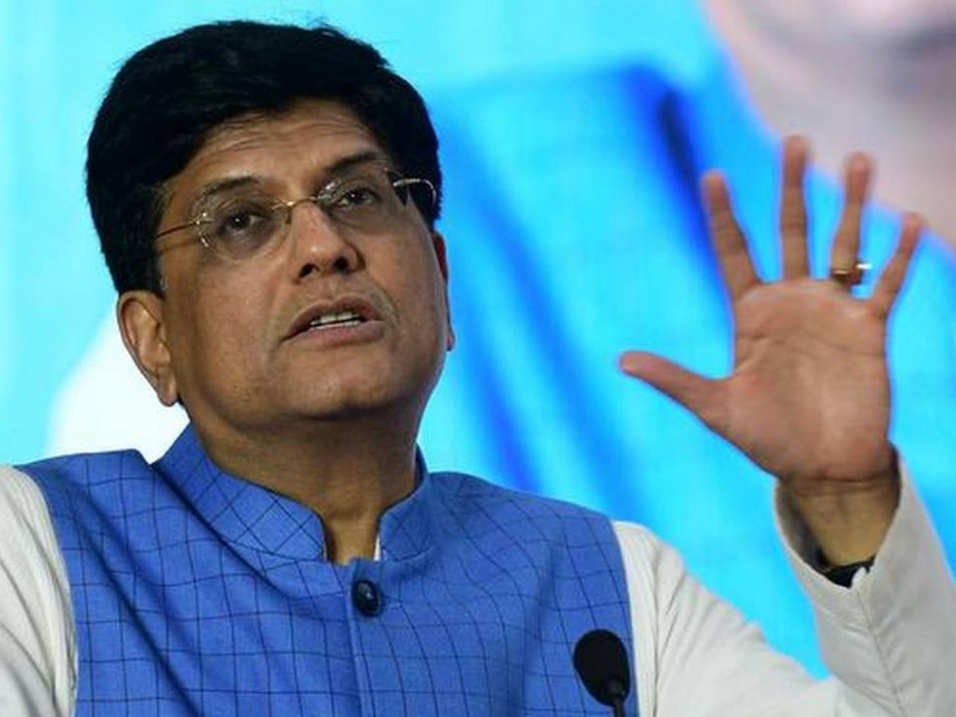 After Ecommerce Giants, Piyush Goyal Ropes In Zomato, Swiggy Over NRAI Complaints