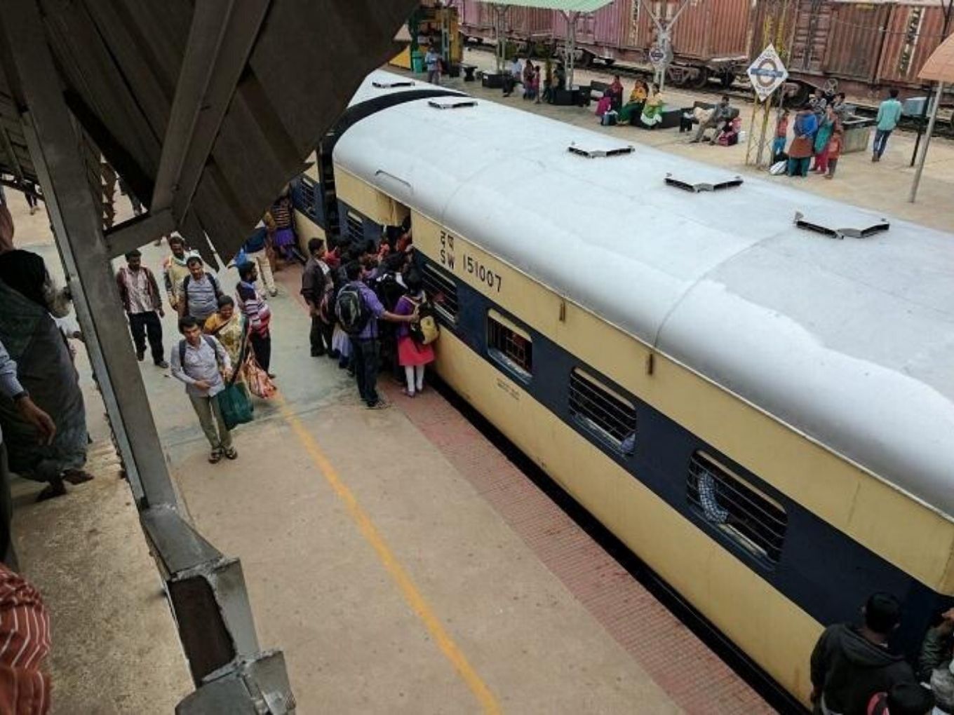 Indian Railways To Install Facial Recognition System For Surveillance