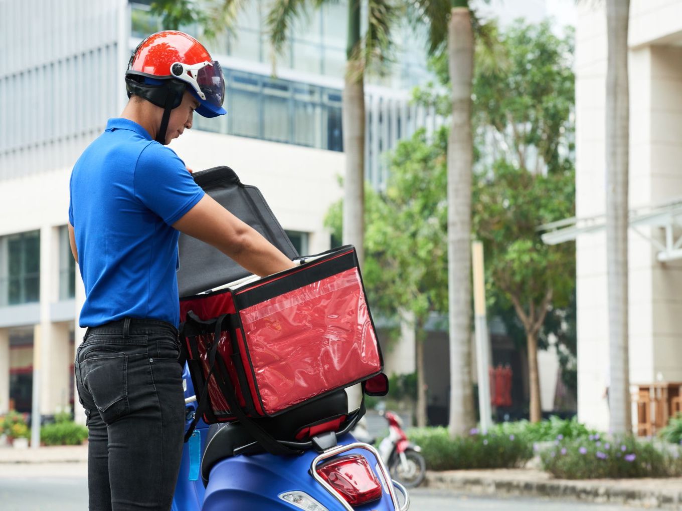 Bengaluru Police Warns Swiggy, Zomato Over Reckless Delivery Riders