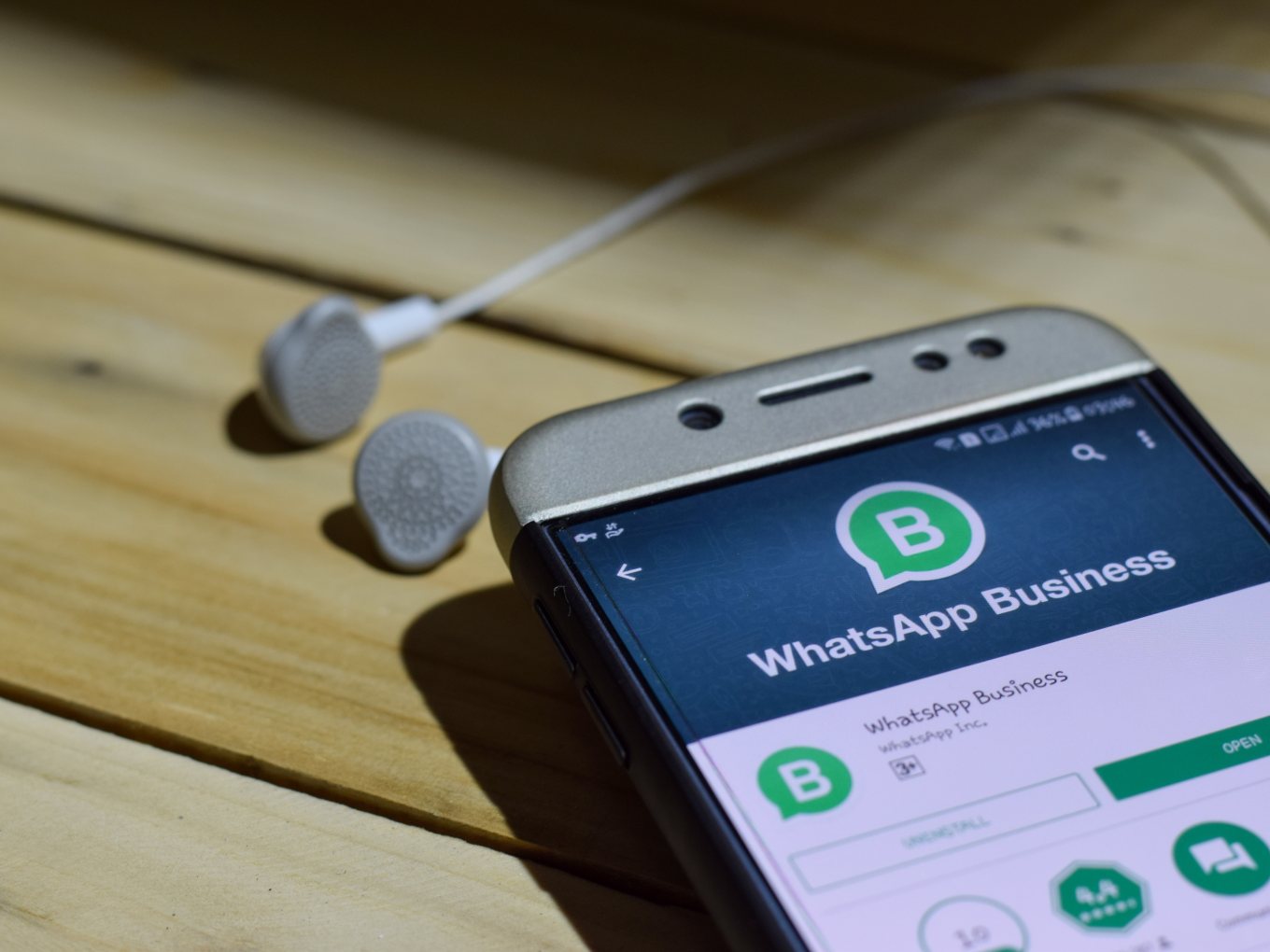 WhatsApp Business Plans To Offer In-App ‘Shopping’ Experience For Users