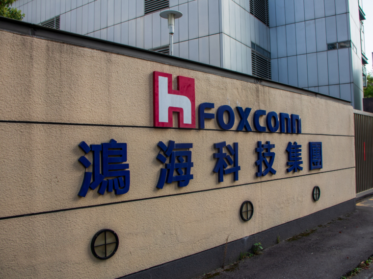 Foxconn In Talks With India For Introducing Its Battery Swapping Infra: Report