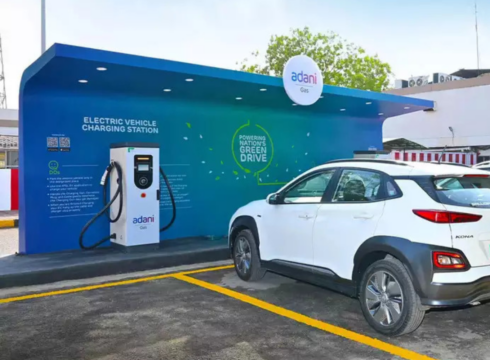 Adani TotalEnergies Partners EV Cab Aggregator Evera To Set Up Charging Infra